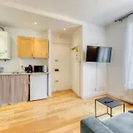 Le Canal Flat De Pantin