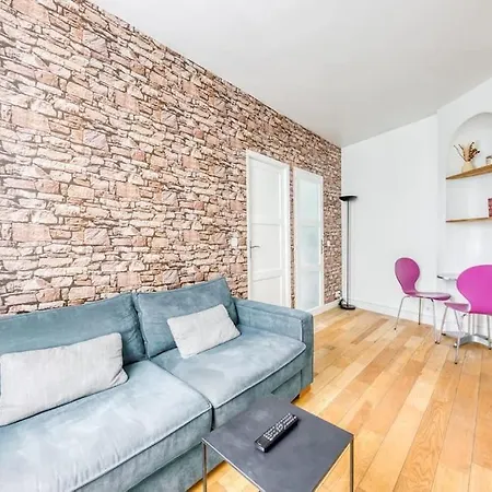Le Canal Flat De * Pantin